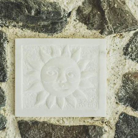 Kasteli Ostello Perissa (Santorini)