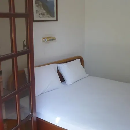 Kasteli Ostello Perissa (Santorini)