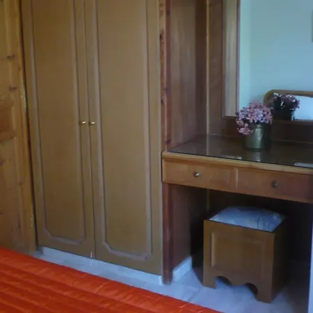 Kasteli Auberge de jeunesse Períssa