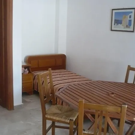 Kasteli Auberge de jeunesse Períssa