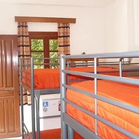 Auberge de jeunesse Kasteli Períssa